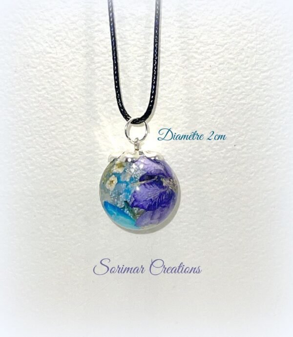 Pendentif sphère inclusions fleurs